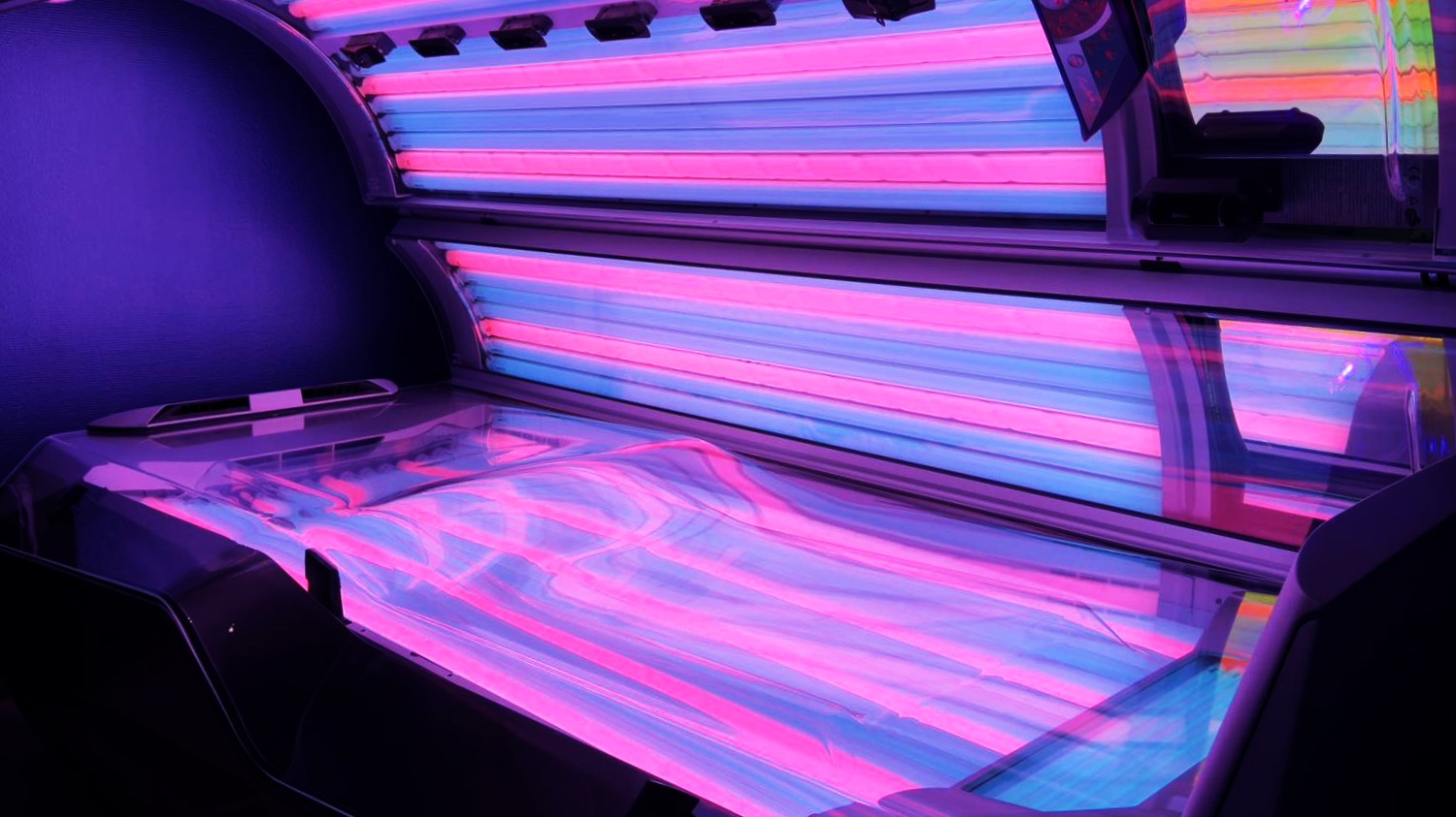Ergoline Excellence 880 binnenkant met UV-lampen